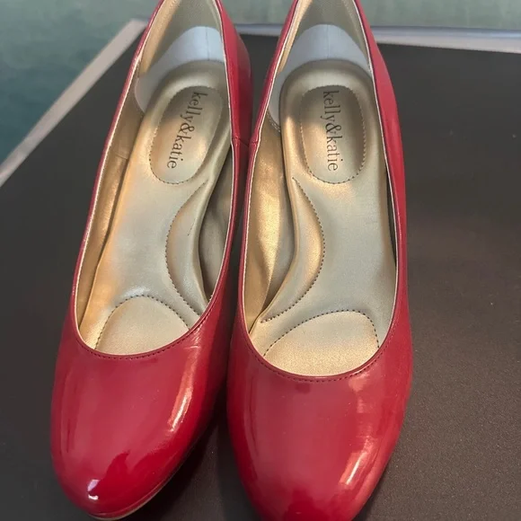 Kelly & Katie Glossy Red Patent Heels - Picture 3 of 6